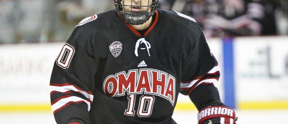 6 Reason Why I Love My Hockey-Centered College