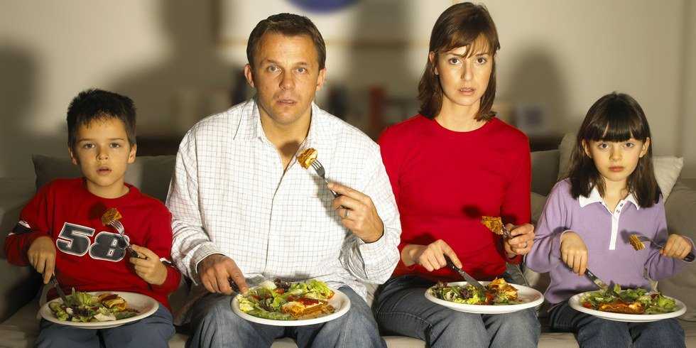 Why Technology-Free Family Dinners Are Important