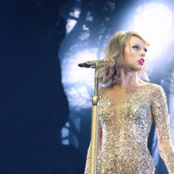 Taylor Swift Out Of The Woods Music Video Review