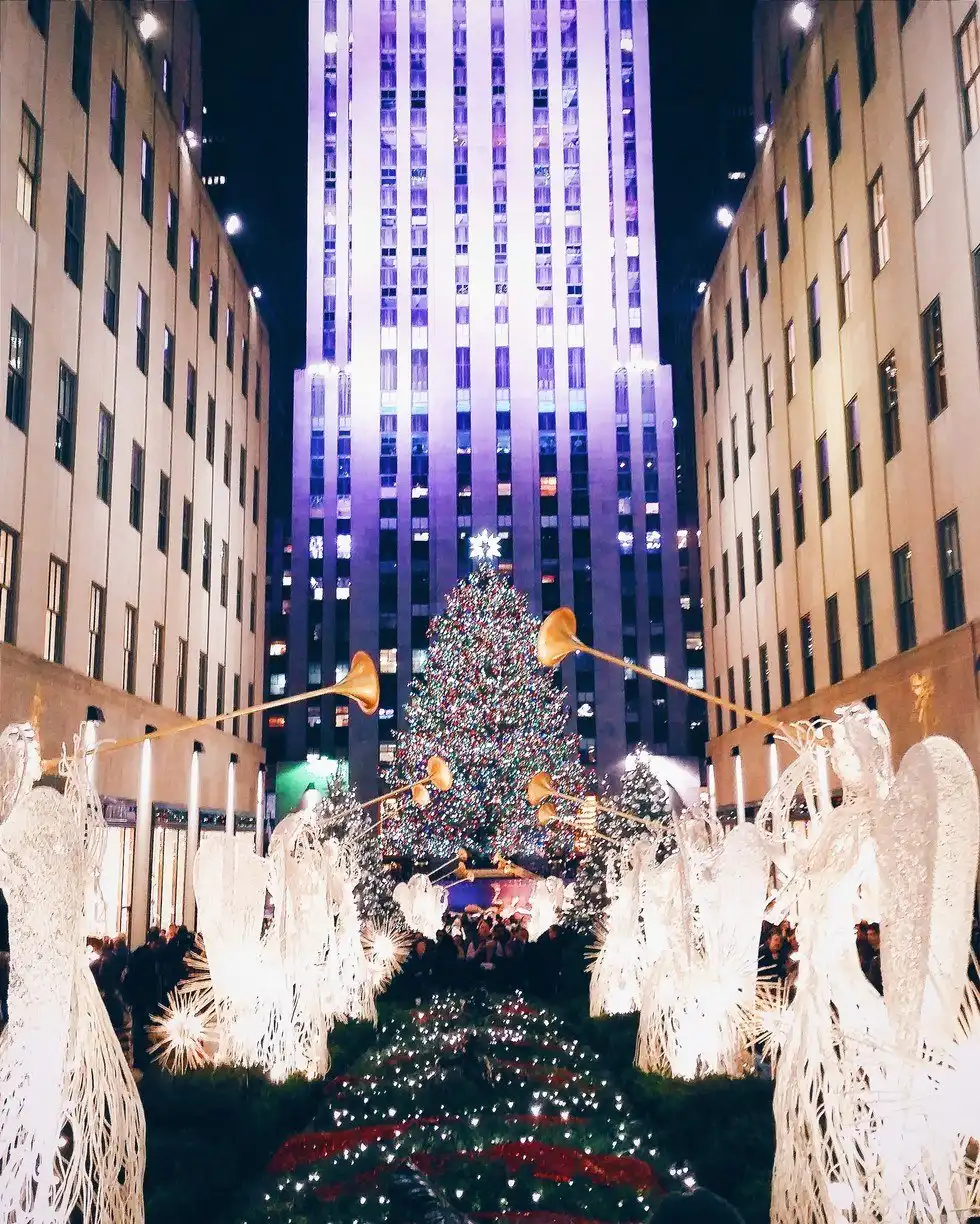It's Christmastime In The City