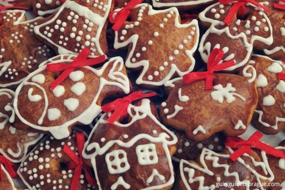 Four Selfless Christmas Traditions For Everyone
