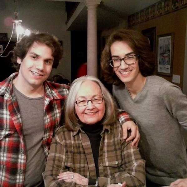 6 Reasons Being Home For The Holidays Is The Place To Be