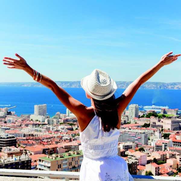 The Emotional Roller Coaster That Is Your BFF Studying Abroad