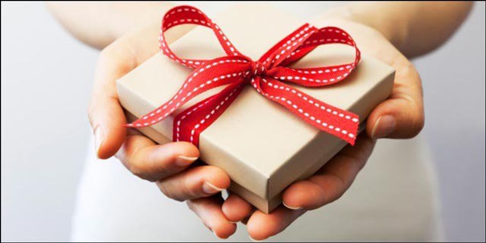 7 Ways To Give Back This Holiday Season