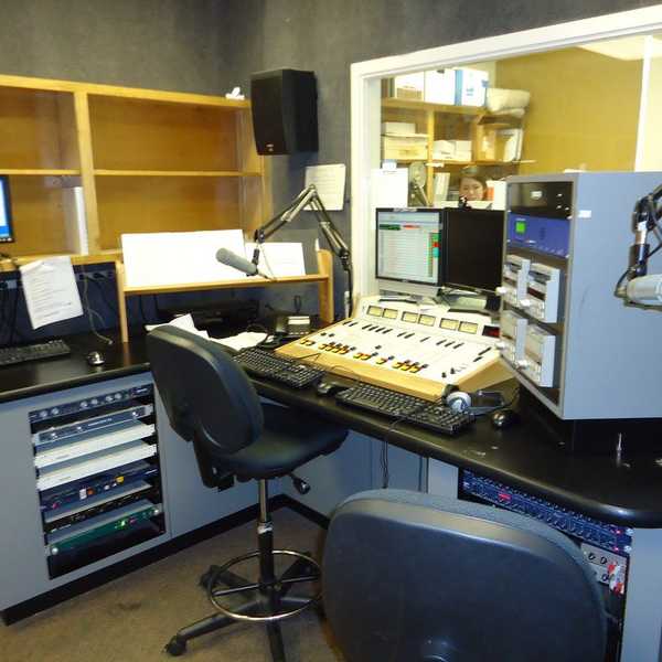 Why You Should Be A Part Of Your School’s Radio Station