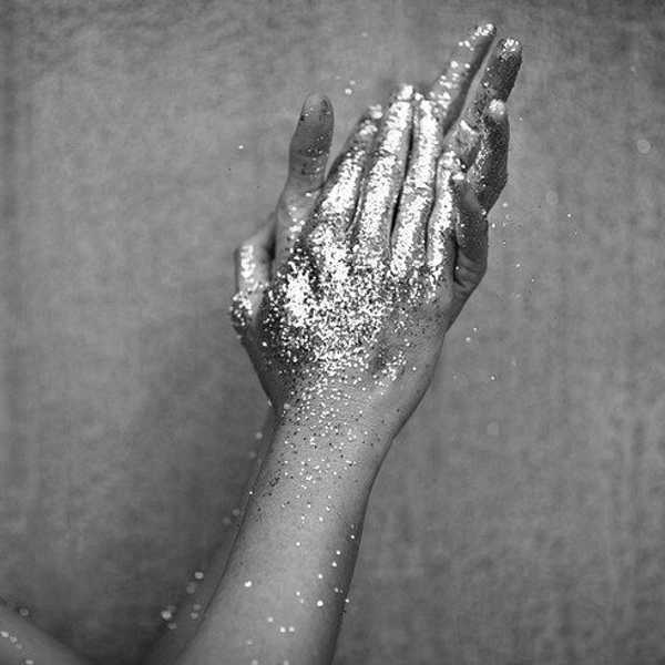 5 Ways To Add Glitter To Your Beauty Routine This Holiday Season