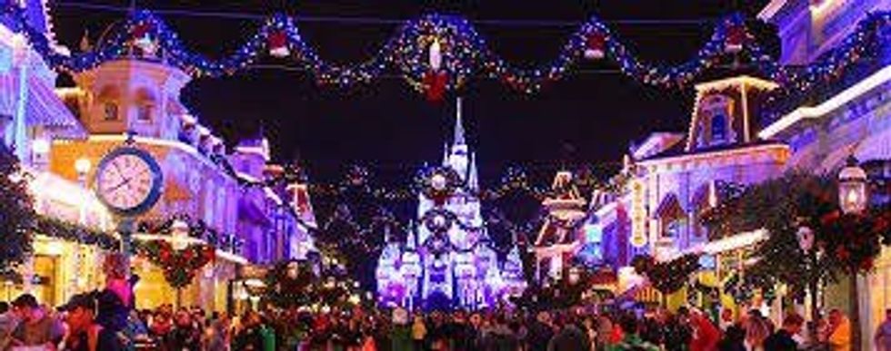 10 Reasons Why I Wish I Was Visiting Disney World This Holiday Season