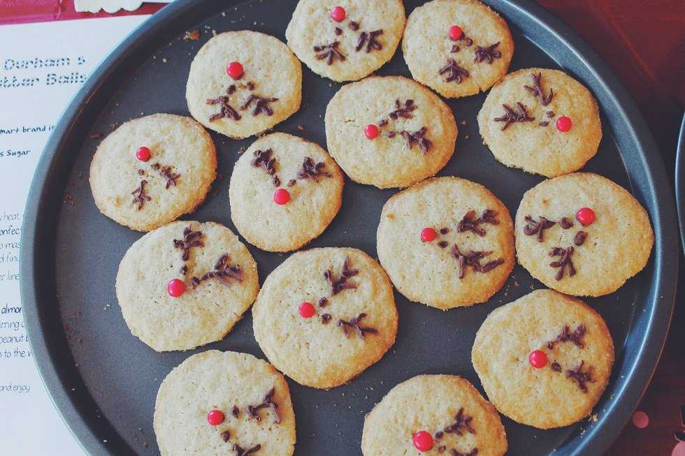 How To Host A Holiday Party For Less Than $50