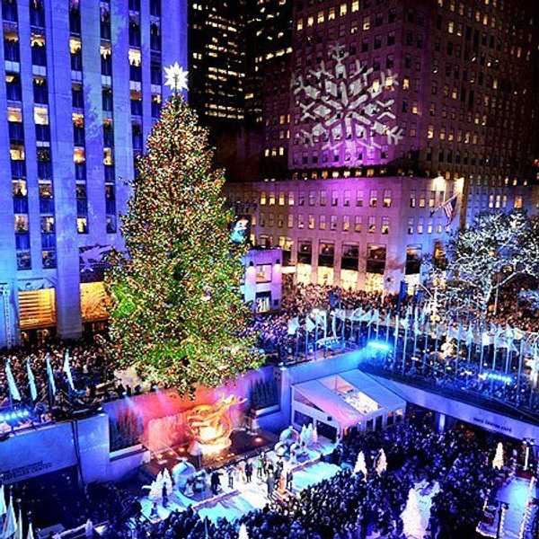 10 Things That Happen When Visiting Rockefeller Center's Christmas Tree