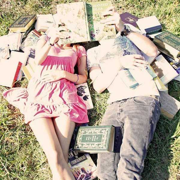 5 Reasons To Date Someone Who Loves To Read