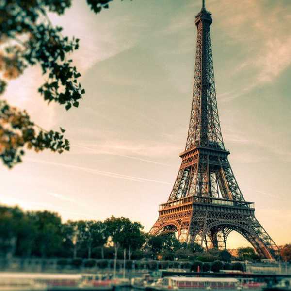 Soyons Ensemble Avec La France! (Let Us Stand With France!)