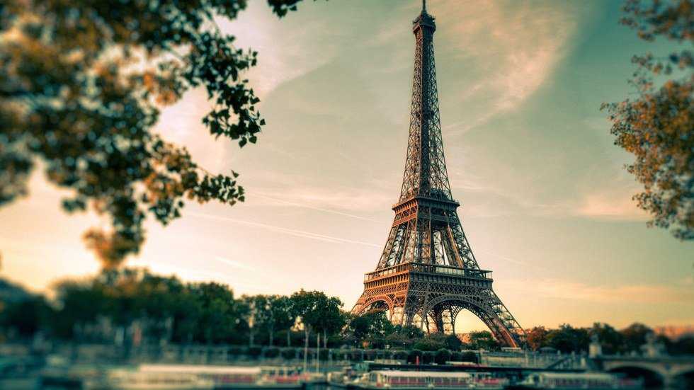 Soyons Ensemble Avec La France! (Let Us Stand With France!)