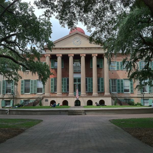 Confessions Of A Girl Who Went To College Close To Home