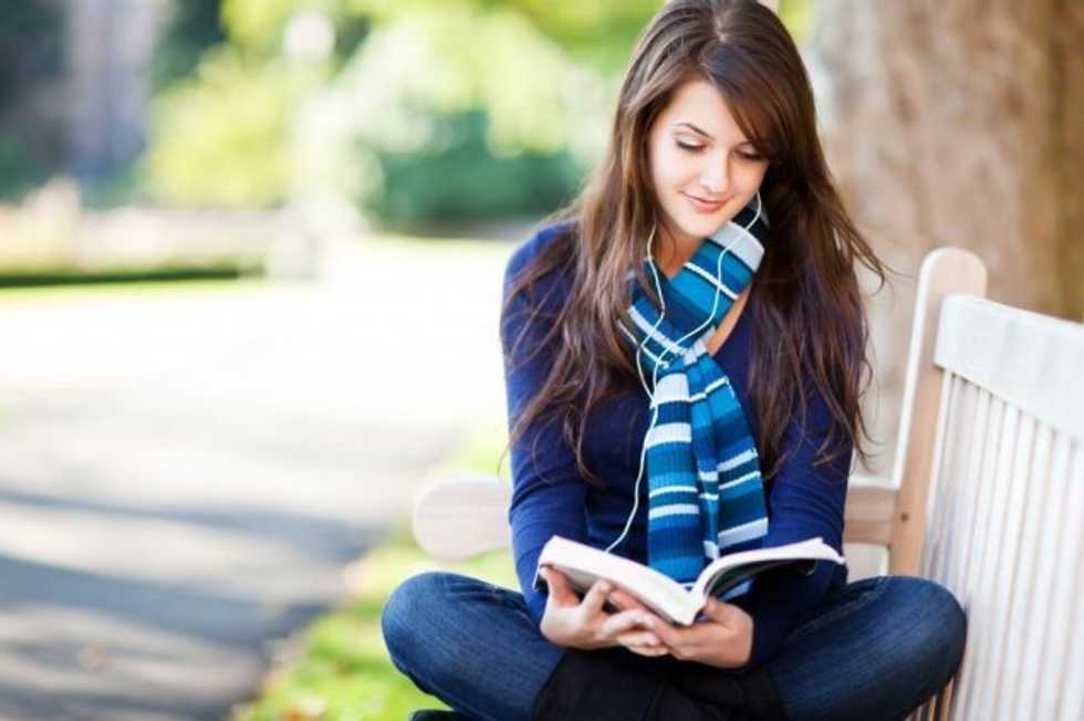 10 Things Outgoing Introverts Understand