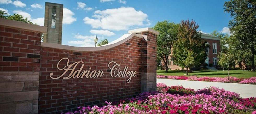 7 Signs You Go To A Small Private College