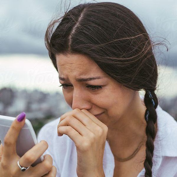 Losing Your Phone: The 6 Stages Of Grief