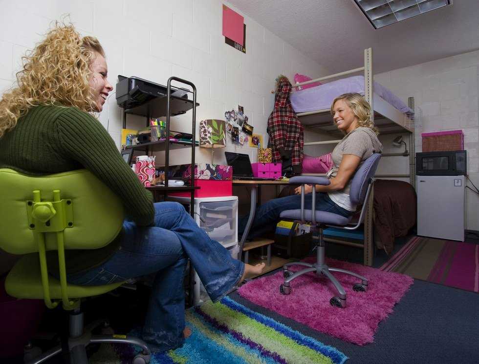 15 Types of Roommates You Have In College
