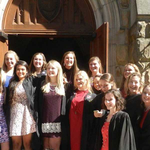 The 5 Most Beautiful Things About Greek Life, As Told by Pretty Little Liars