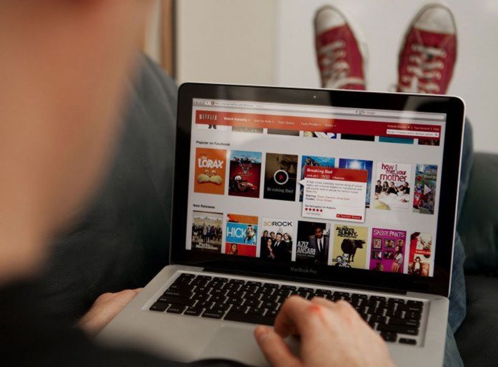 7 Struggles Of A Netflix Binge-Watcher