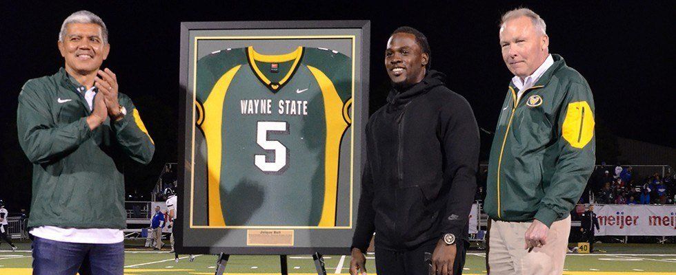 WSU Retires Bell's Jersey Number