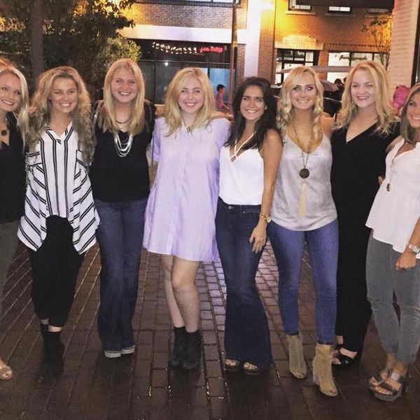 23 Thoughts Every Girl Has During A Night At The Bar