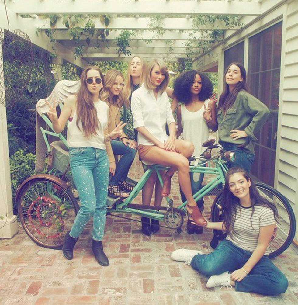 10 Perks Of Being A Girl's Girl