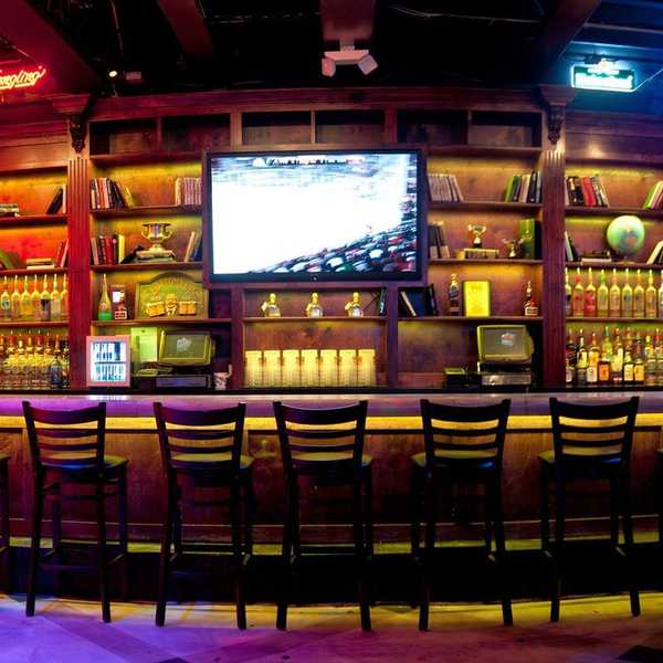 10 Scenarios You'll Experience At A UCF Bar