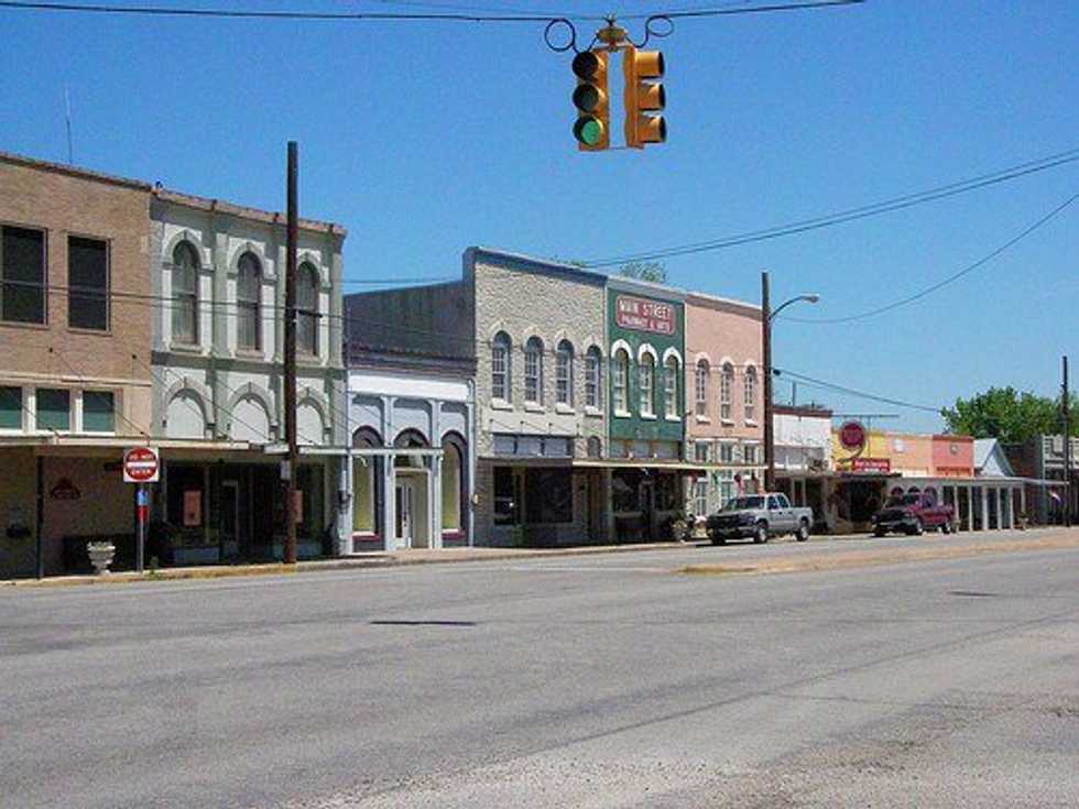 10 Reasons To Move Away From Your Small Town