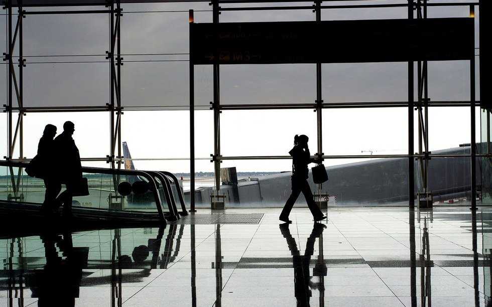 30 Thoughts Everyone Has When Traveling Through An Airport