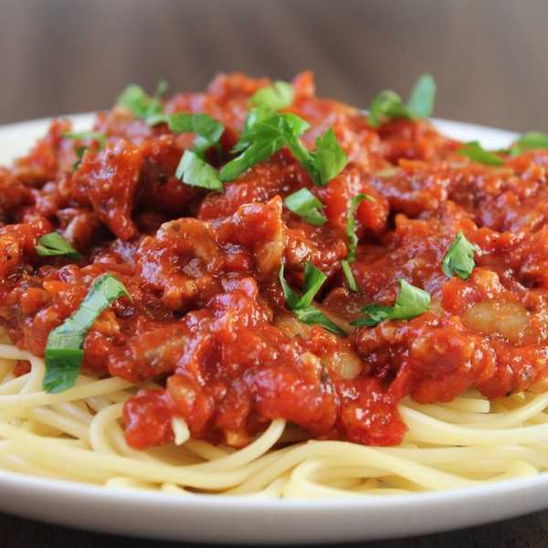 The Nine People Restaurant Employees Encounter On The Daily