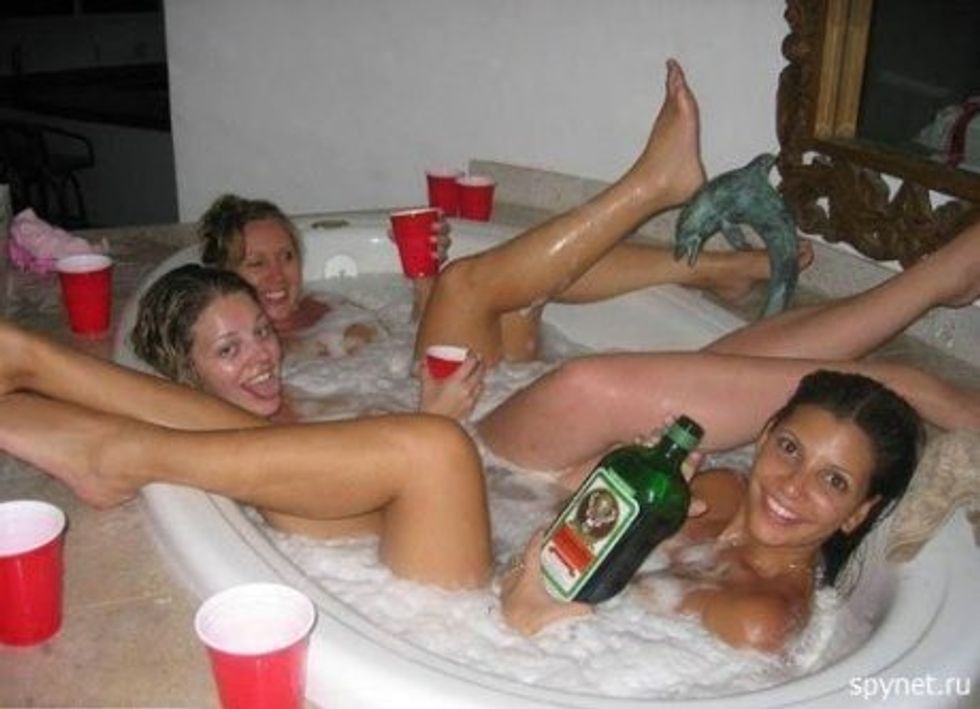 PSA: Total Sorority Move Is NOT What It's Really Like