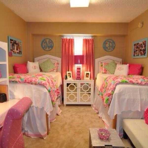 10 Thoughts Every Freshman College Student Has While Shopping For Their Dorm Room