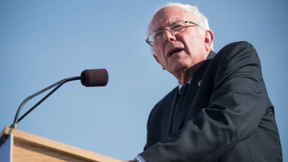 Why Bernie Sanders Should Be The 2016 Super Bowl Halftime Performance