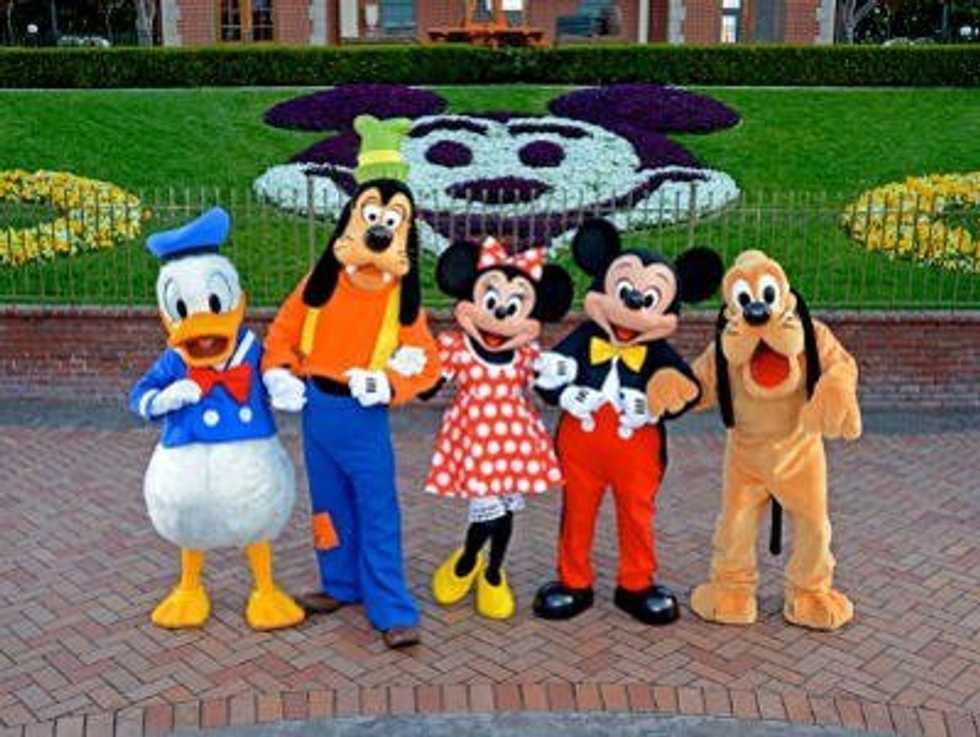 A Day at Disneyland as Told By Disney Characters