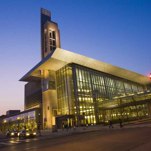 10 Perks Of An Urban Campus