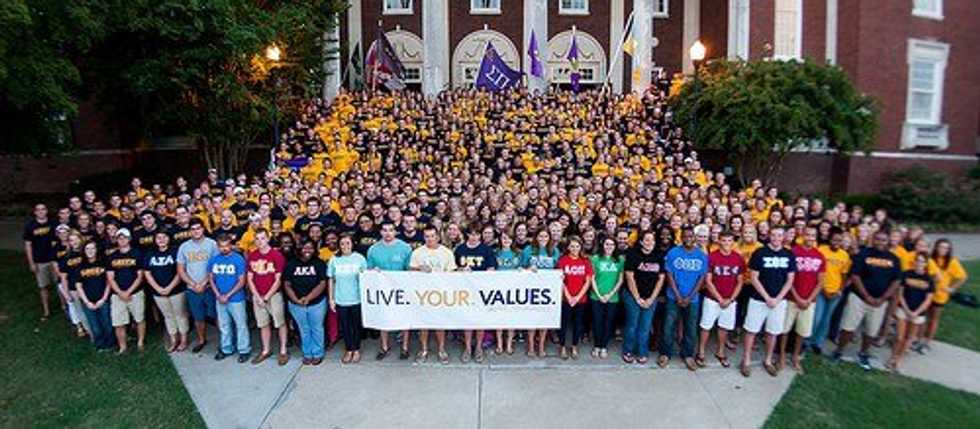 5 Reasons Why You Should Rush Greek Life This Fall