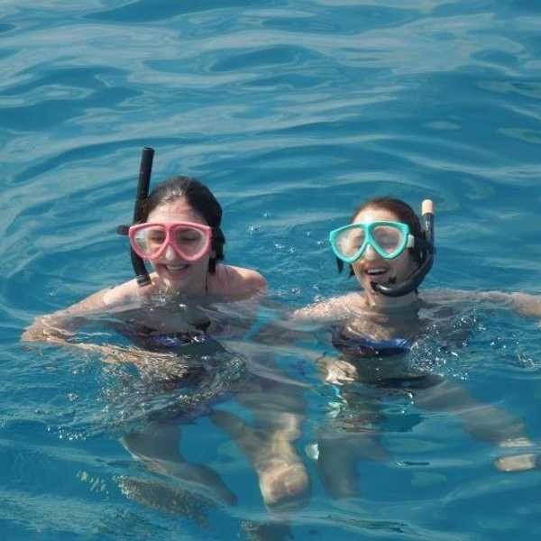 Why Your Older Sister Should Always Be Your Best Friend