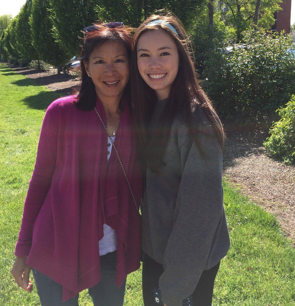 10 Signs You and Your Mom Are like Lorelai And Rory From Gilmore Girls