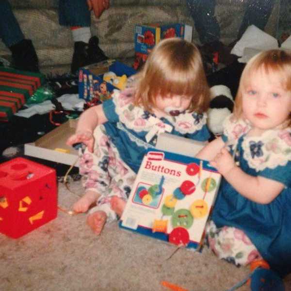 7 Reasons Your Twin Sister Is Your Soulmate