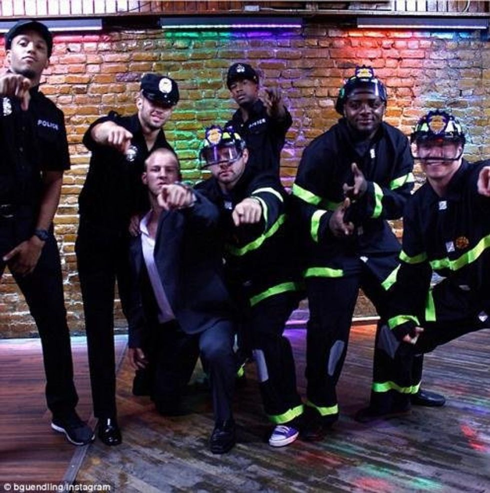 Texas State Linebacker Inspires With Sign Language Performance