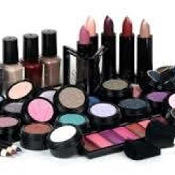 Why it is Okay to Wear Makeup