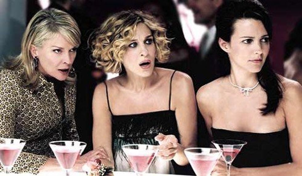 45 Thoughts Every Girl Has At A Bar
