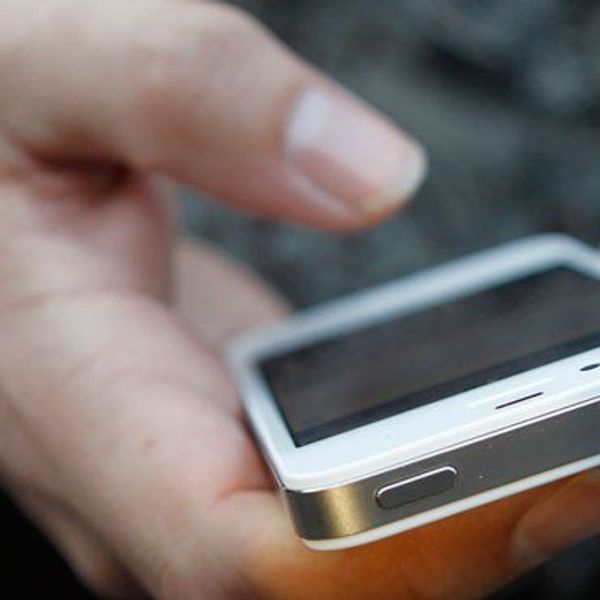 My Love/Hate Relationship With My Cell Phone