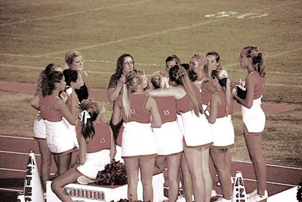 12 Signs You Know You're a Cheerleader