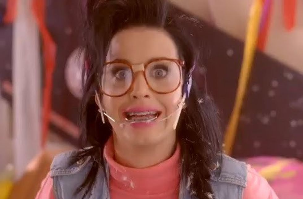 6 Struggles of Wearing Eyeglasses