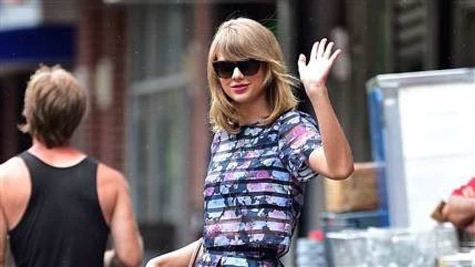 The Do's and Don'ts of Approaching a Celebrity