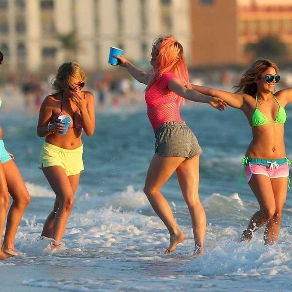 Five Essential Items to Pack for Spring Break
