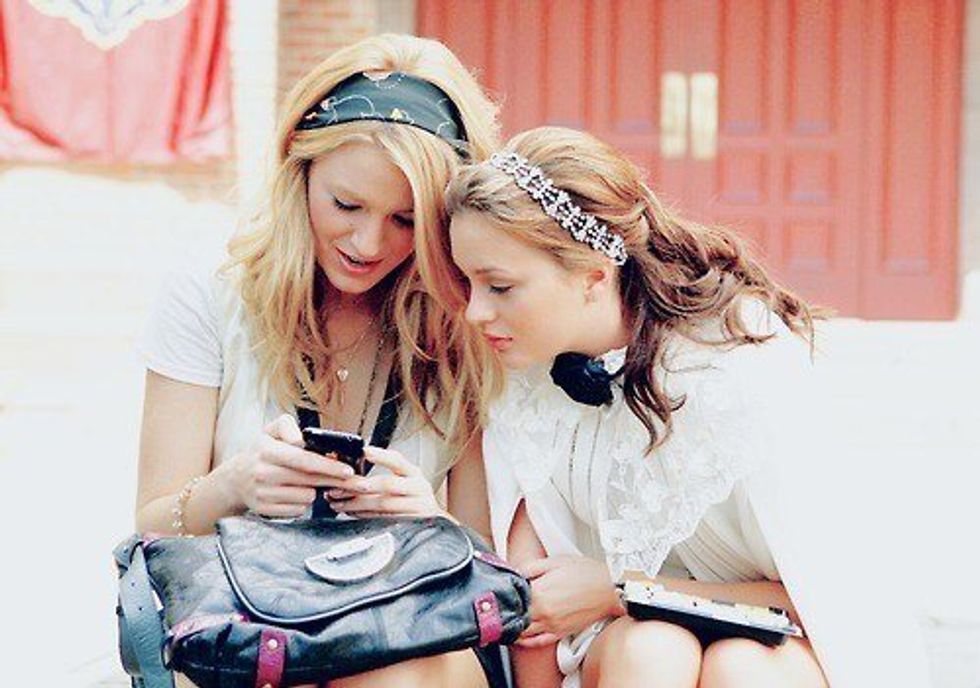 40 Texts You Send Your Best Friend While Texting Your Crush