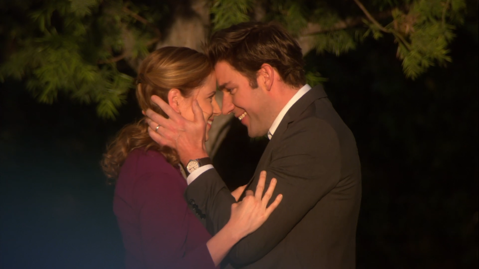 10 Signs You Have A Jim And Pam Relationship
