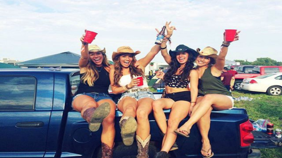 The 22 Stages Of A Summer Country Concert